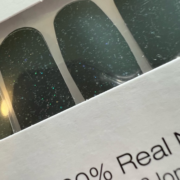 Color Street - Scot Topic - RETIRED - Picture 9 of 10